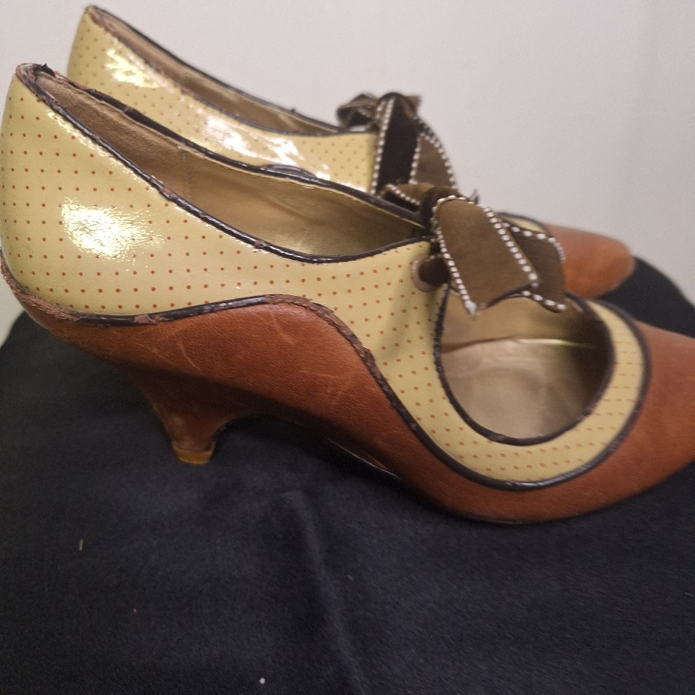 Poetic License Brown and Cream Vintage Inspired Kitten Heels Sz 6 - Picture 6 of 7